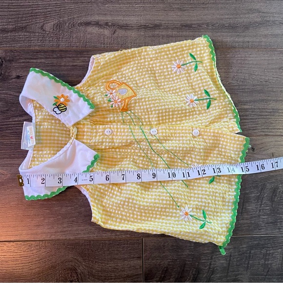 Vintage baby blouse Peter pan collar bumble bees & watering cans . - Picture 6 of 9